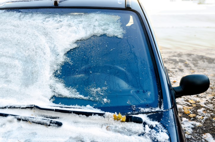 Là, on a oublié de fermer la fenêtre! #voiture #automobile #neige #givre  #hiver #froid #polaire #glace #glaci…